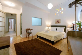 Home with Courtyard in Beating Heart of old Town!